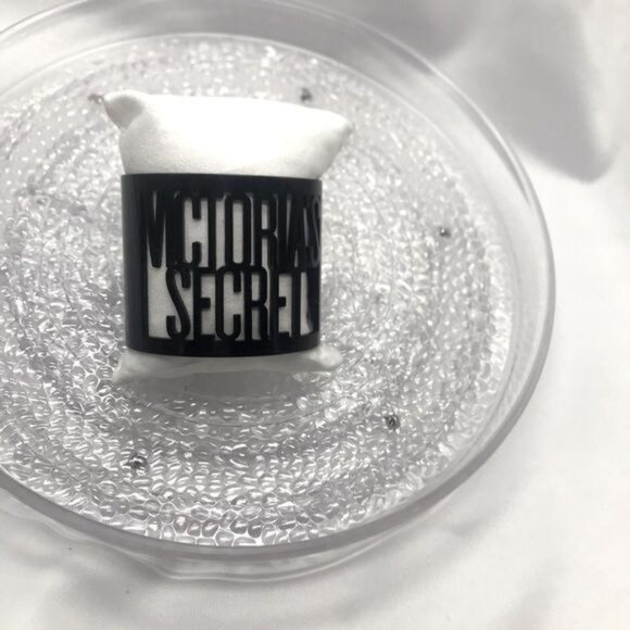 Victoria’s Secret laser cut cuff bracelet black - Picture 2 of 8